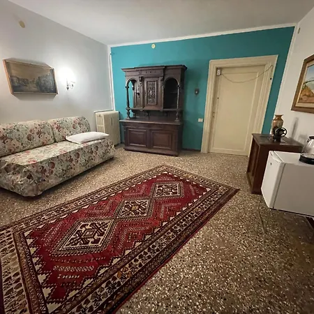 Гостевой дом The Upper House Венеция